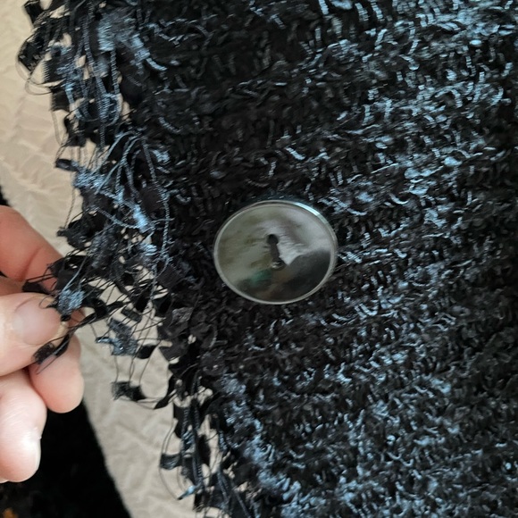 Fashion fringed details black sweater - Picture 8 of 9